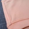 Chi tiết đường may móc xích vai áo thun cổ tròn cotton cao cấp màu hồng dâu