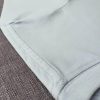 Chi tiết đường may móc xích vai áo thun cổ tròn cotton cao cấp màu xám ghi đá