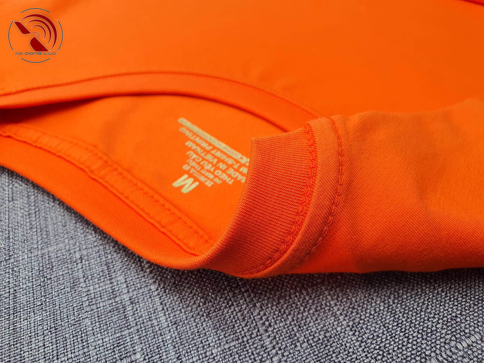 Áo thun cổ tròn cam - ao dong luc Chi tiết đường may móc xích cổ áo thun cổ tròn ngắn tay cotton cao cấp màu cam