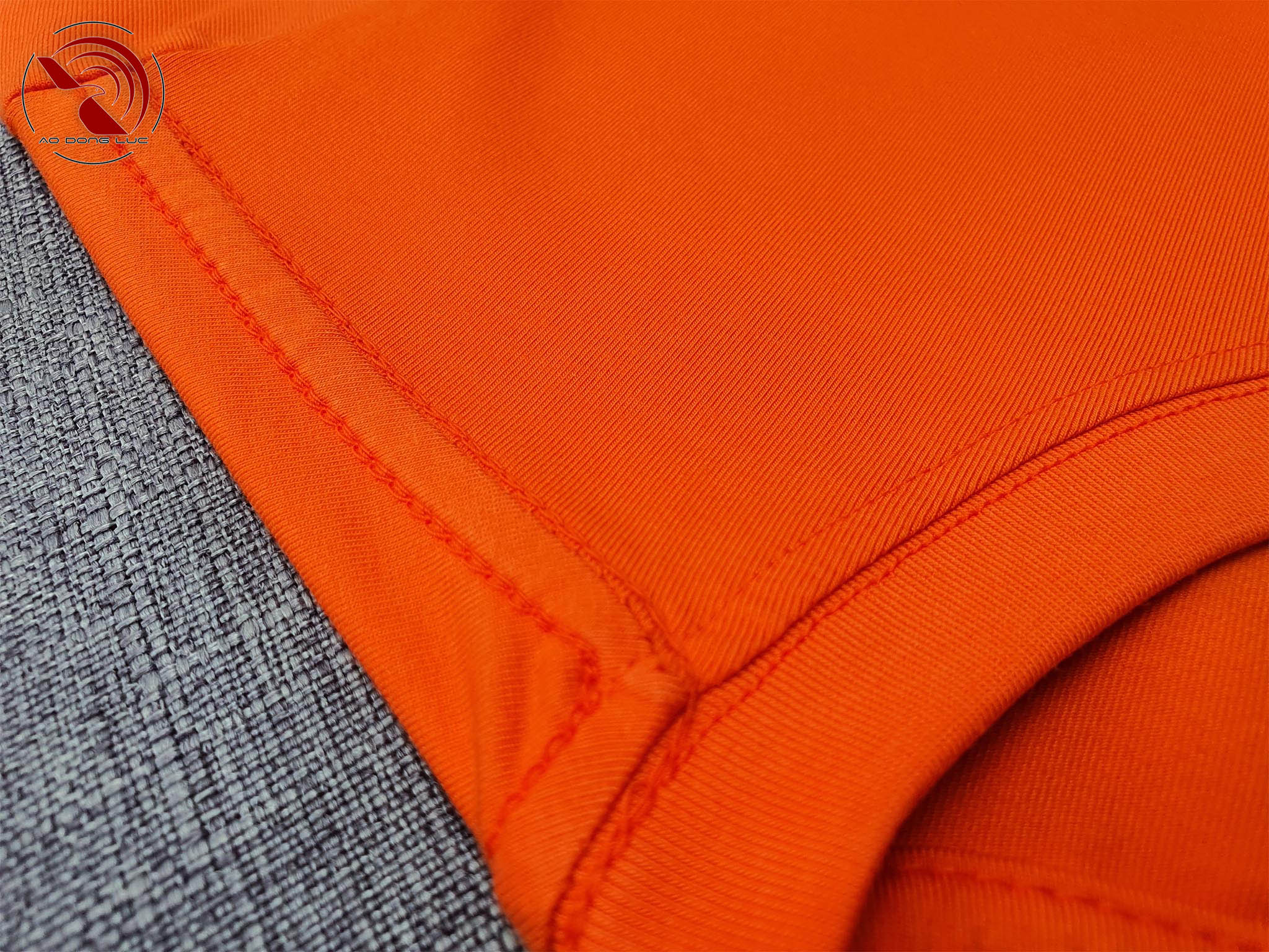 Áo thun cổ tròn cam - ao dong luc Chi tiết đường may móc xích vai áo thun cổ tròn ngắn tay cotton cao cấp màu cam