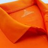 Chi tiết cổ áo áo thun cổ trụ polo bo trơn cá sấu lạnh poly thấm hút màu cam
