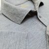 Chi tiết đường may và vạt áo áo thun cổ trụ polo bo trơn cá sấu lạnh xám đậm
