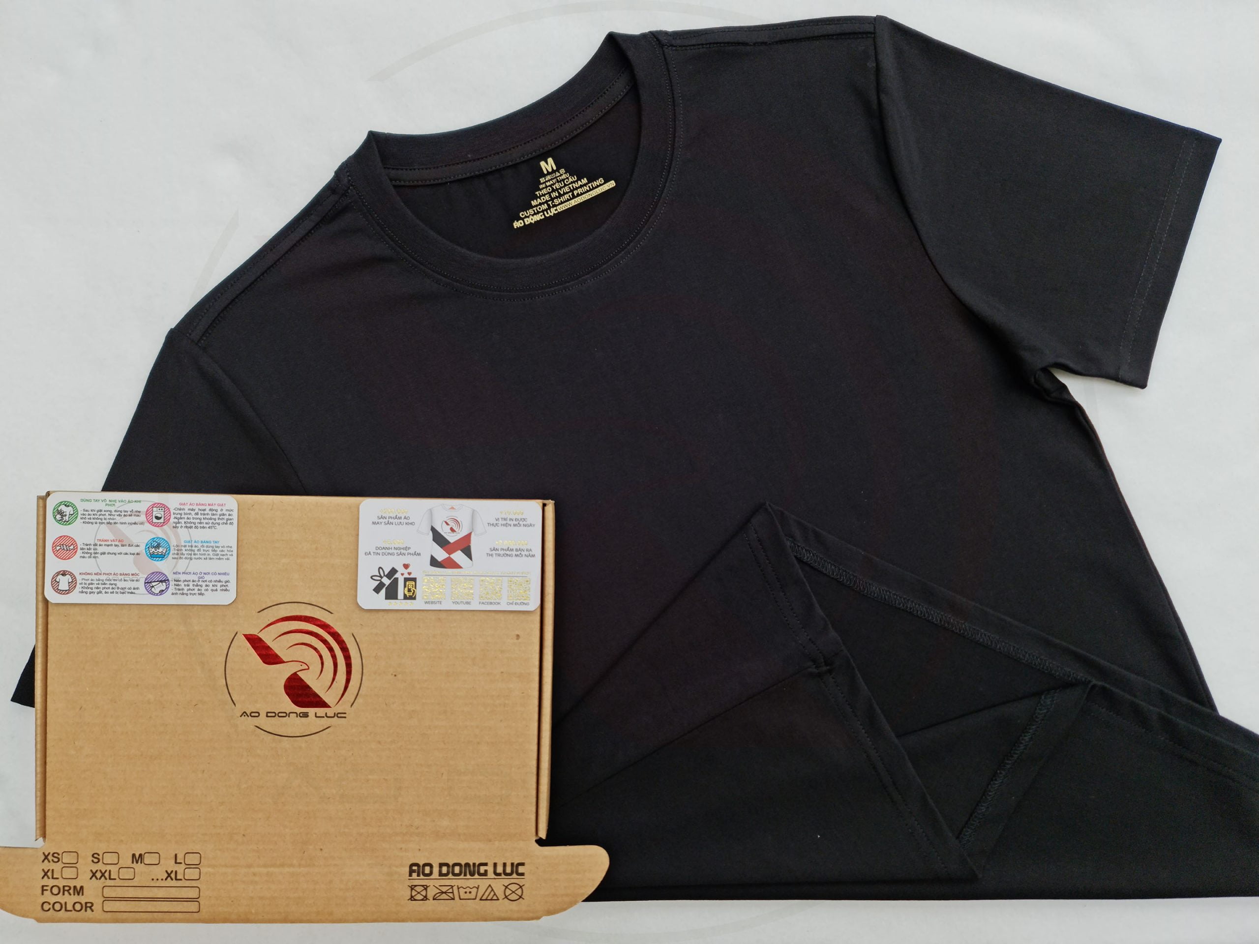 Áo thun cổ tròn ngắn tay cotton unisex màu đen