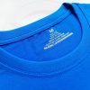 Chi tiết đường may và cổ áo áo thun cổ tròn ngắn tay cotton unisex màu ya đậm