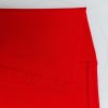 Chi tiết đường may áo thun cổ tròn tay lỡ oversize đỏ tươi