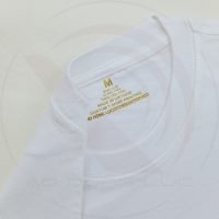 Chi tiết đường may và cổ áo áo thun cổ tròn tay lỡ cotton oversize màu trắng