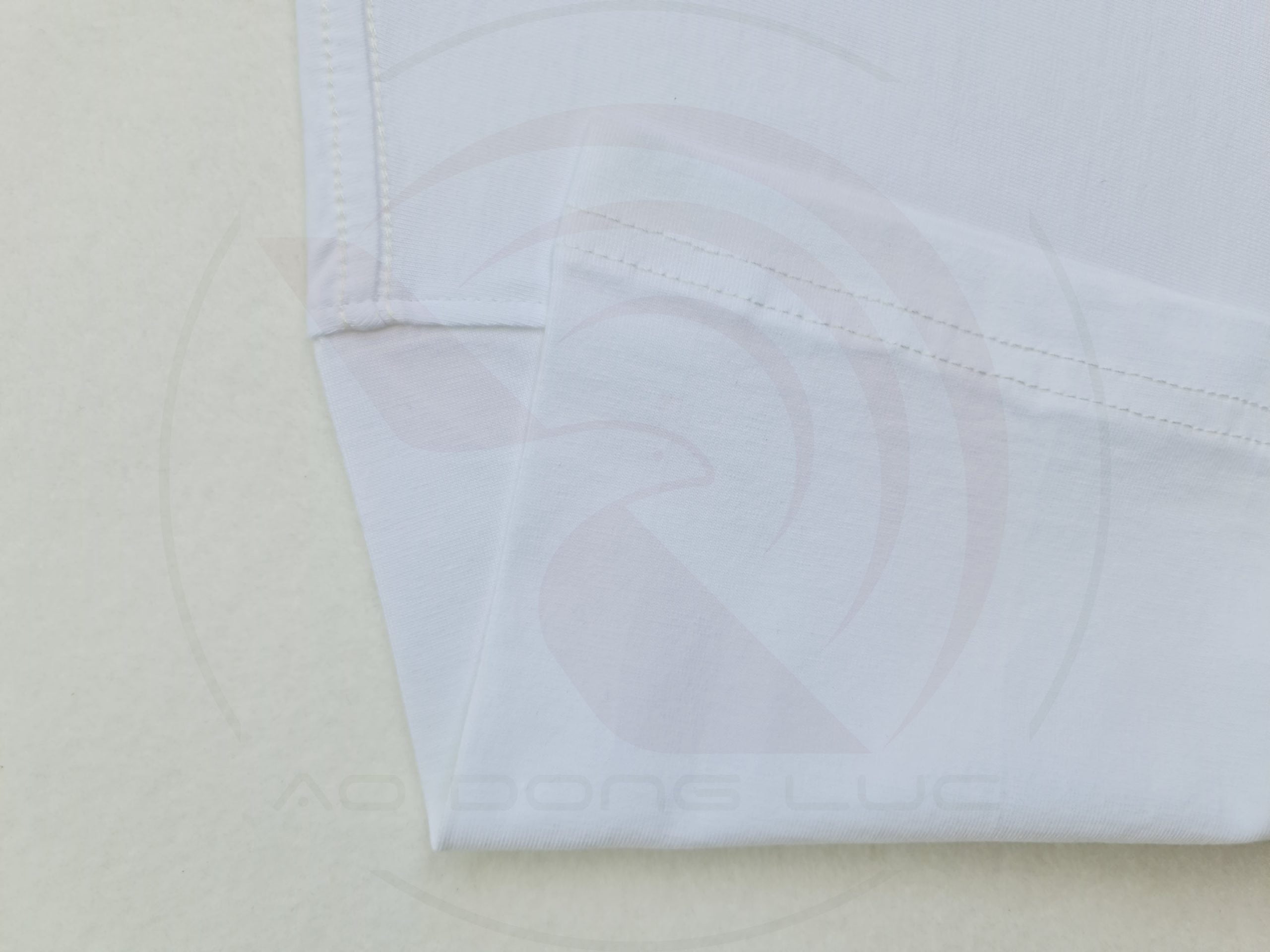 áo thun trơn, oversize, cổ tròn, tay lỡ, bo ríp, đen, Chi tiết đường may áo thun cổ tròn tay lỡ cotton oversize màu trắng