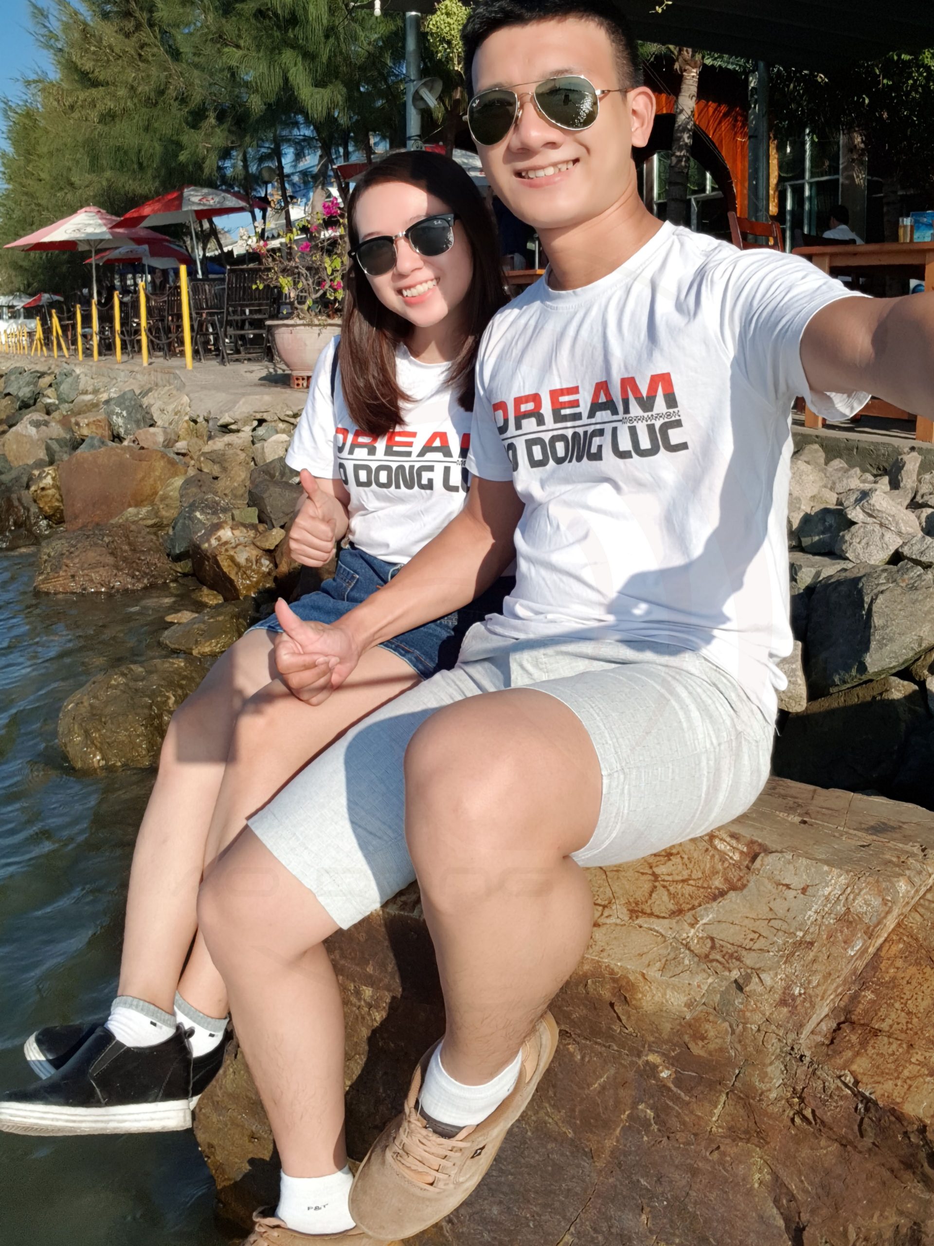 Áo đôi mẫu áo thun động lực cổ tròn ngắn tay unisex màu trắng in Dream