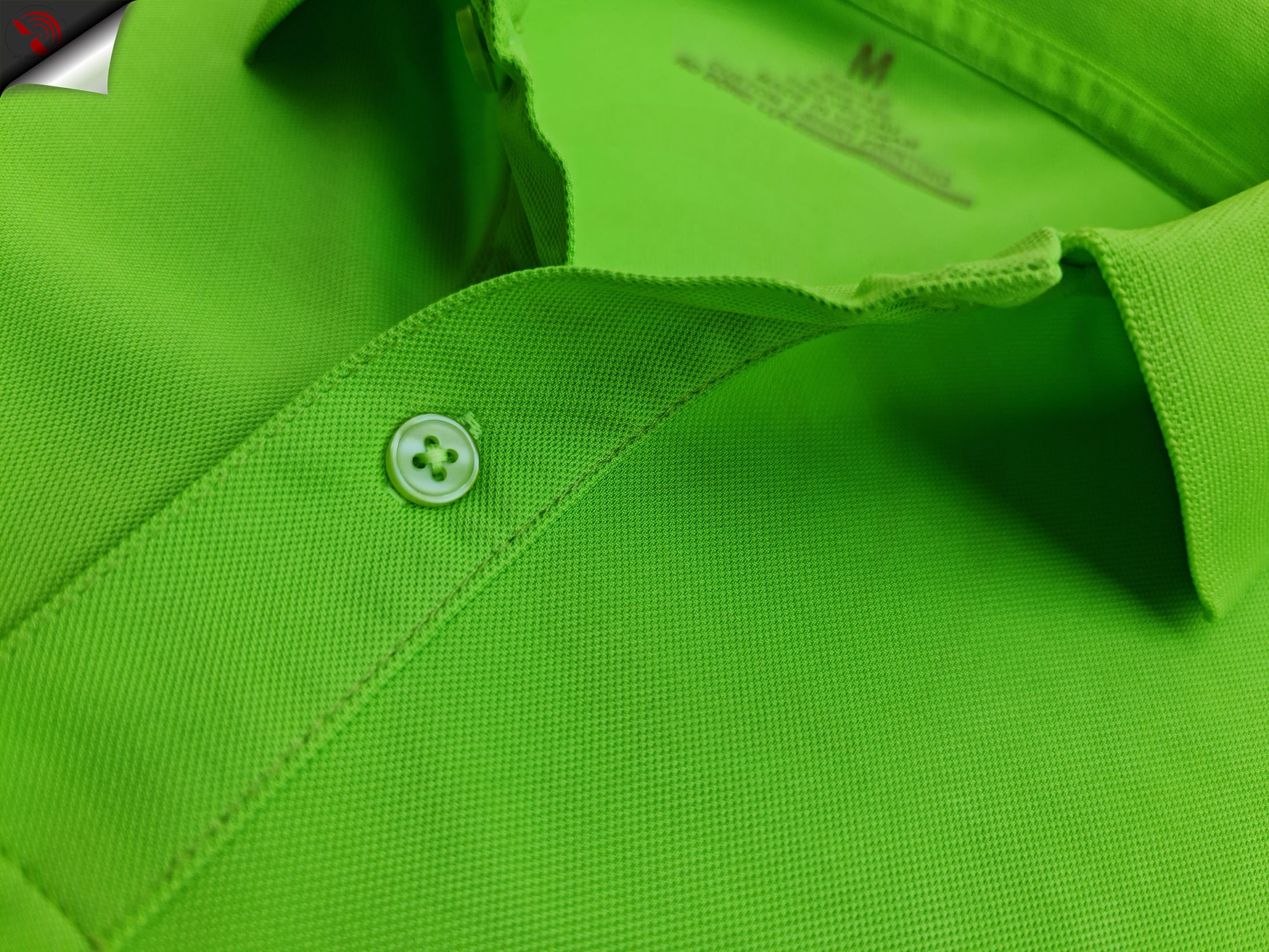 Hình chụp chi tiết trụ áo polo bo trơn cá sấu mè unisex xanh lá