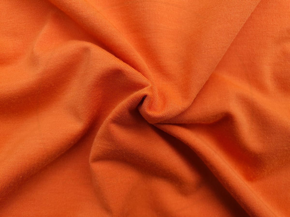 Hình chụp cận cảnh chất vải áo thun cổ tròn ngắn tay supe unisex màu cam