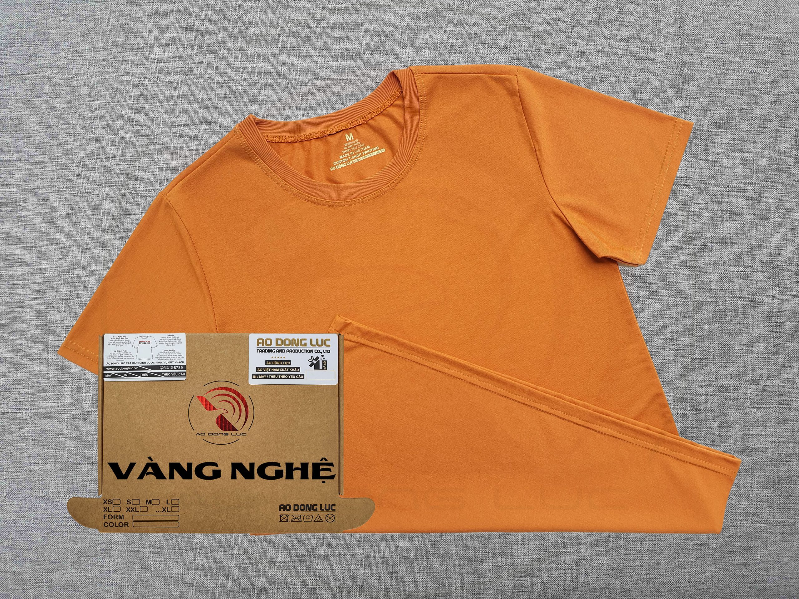 Áo thun cổ tròn supe ngắn tay unisex màu vàng nghệ