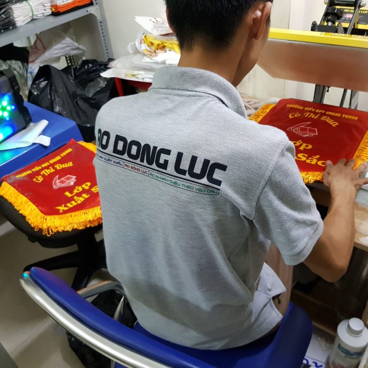 Đồng phục áo thun polo bo trơn màu xám tiêu in chuyển nhiệt