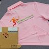 Đồng phục áo thun polo bo trơn màu hồng phấn in kỹ thuật số