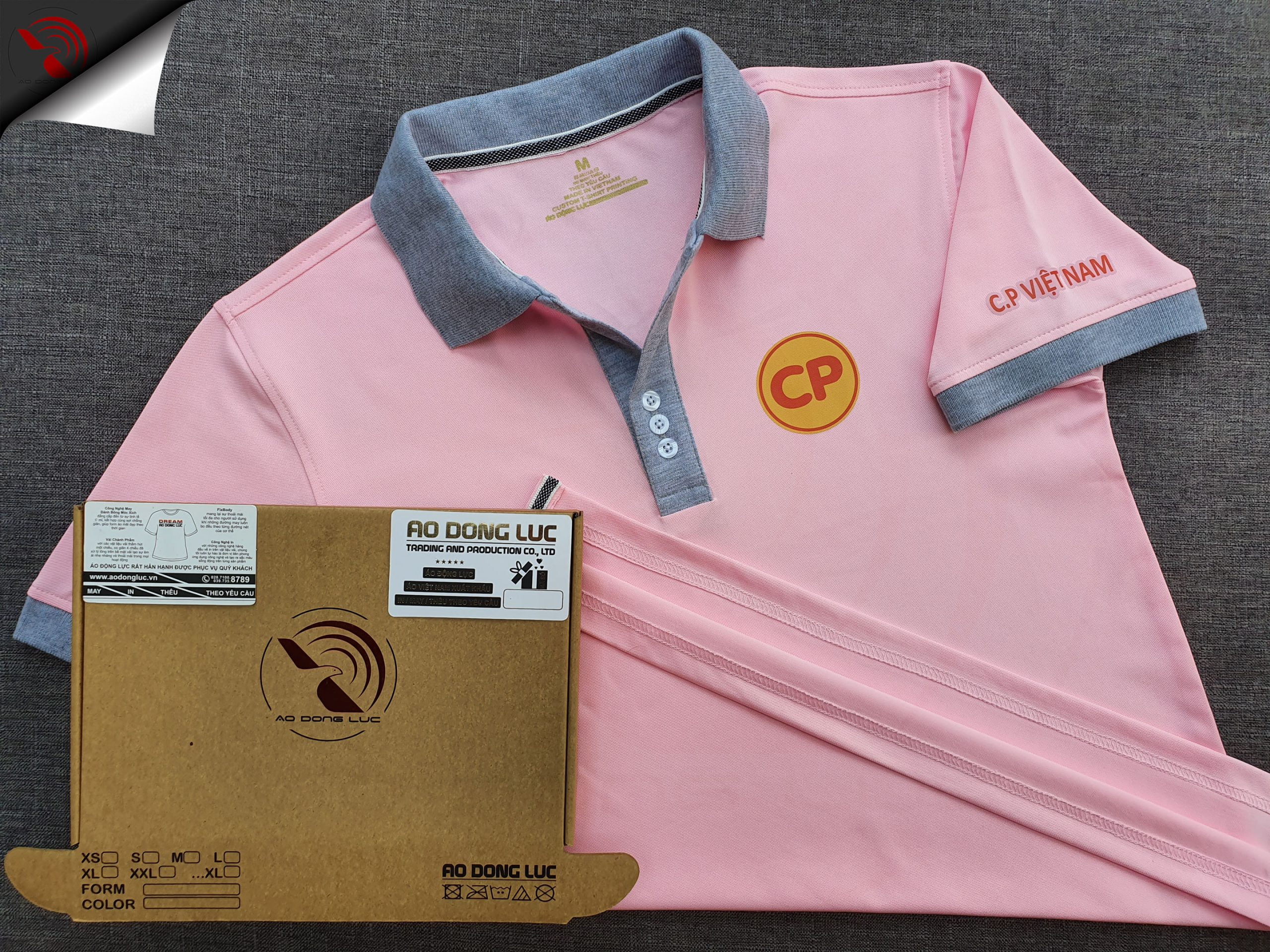 Đồng phục áo thun polo hồng phấn phối xám tiêu in decal logo