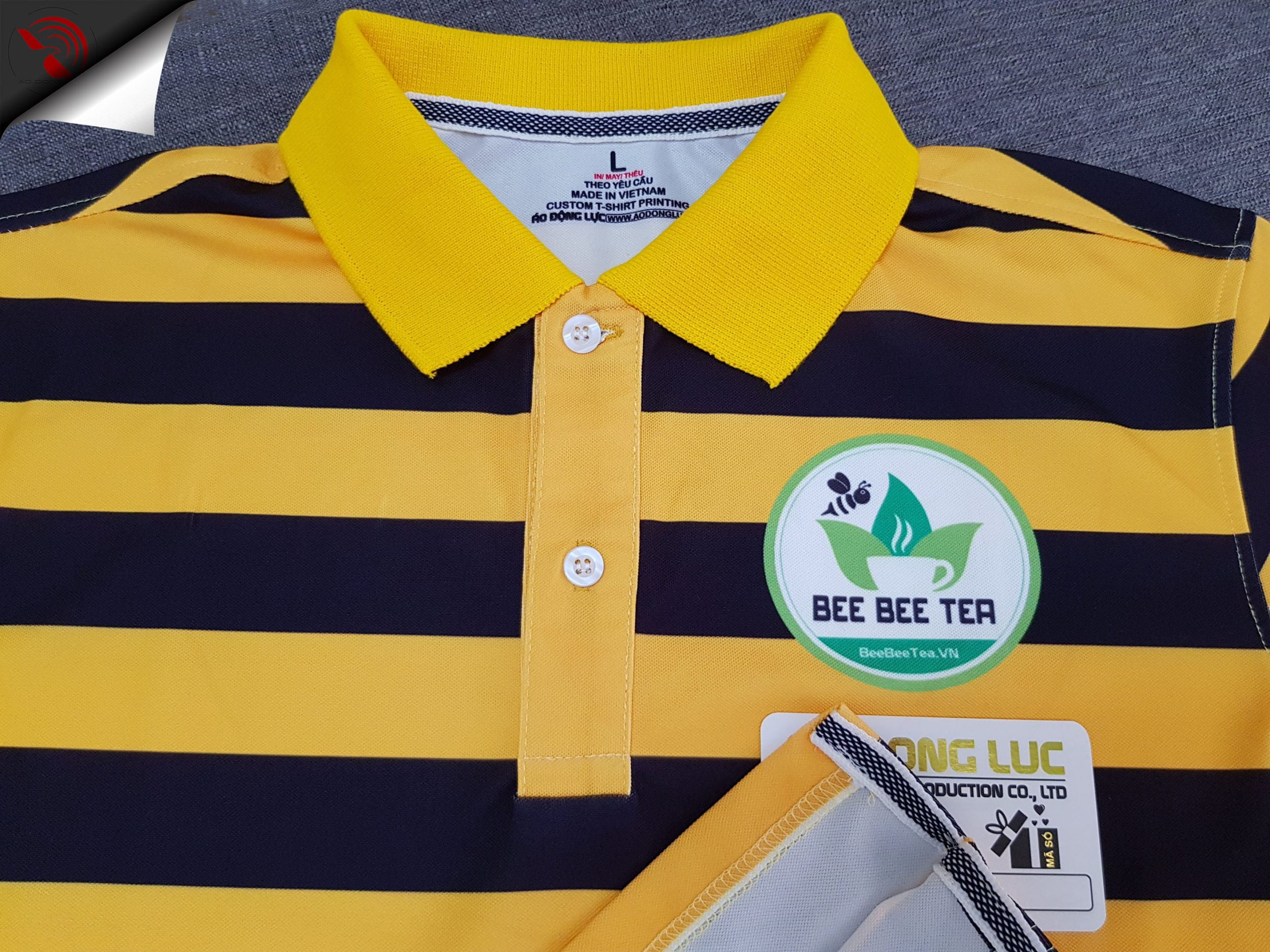 Đồng phục áo thun polo phối bo cổ màu vàng in chuyển nhiệt full galaxy