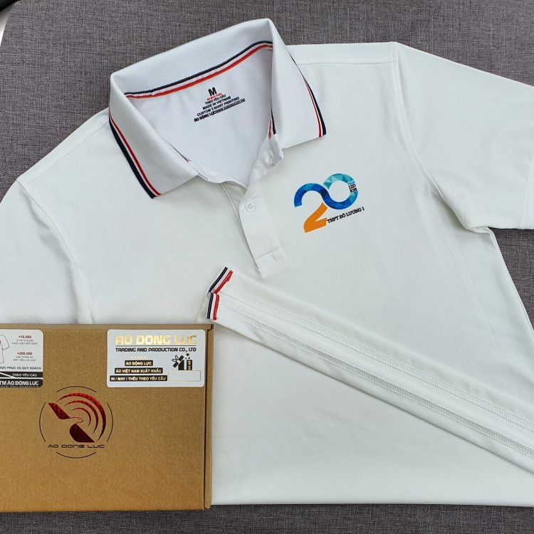 Đồng phục áo thun polo bo sọc màu trắng in chuyển nhiệt logo