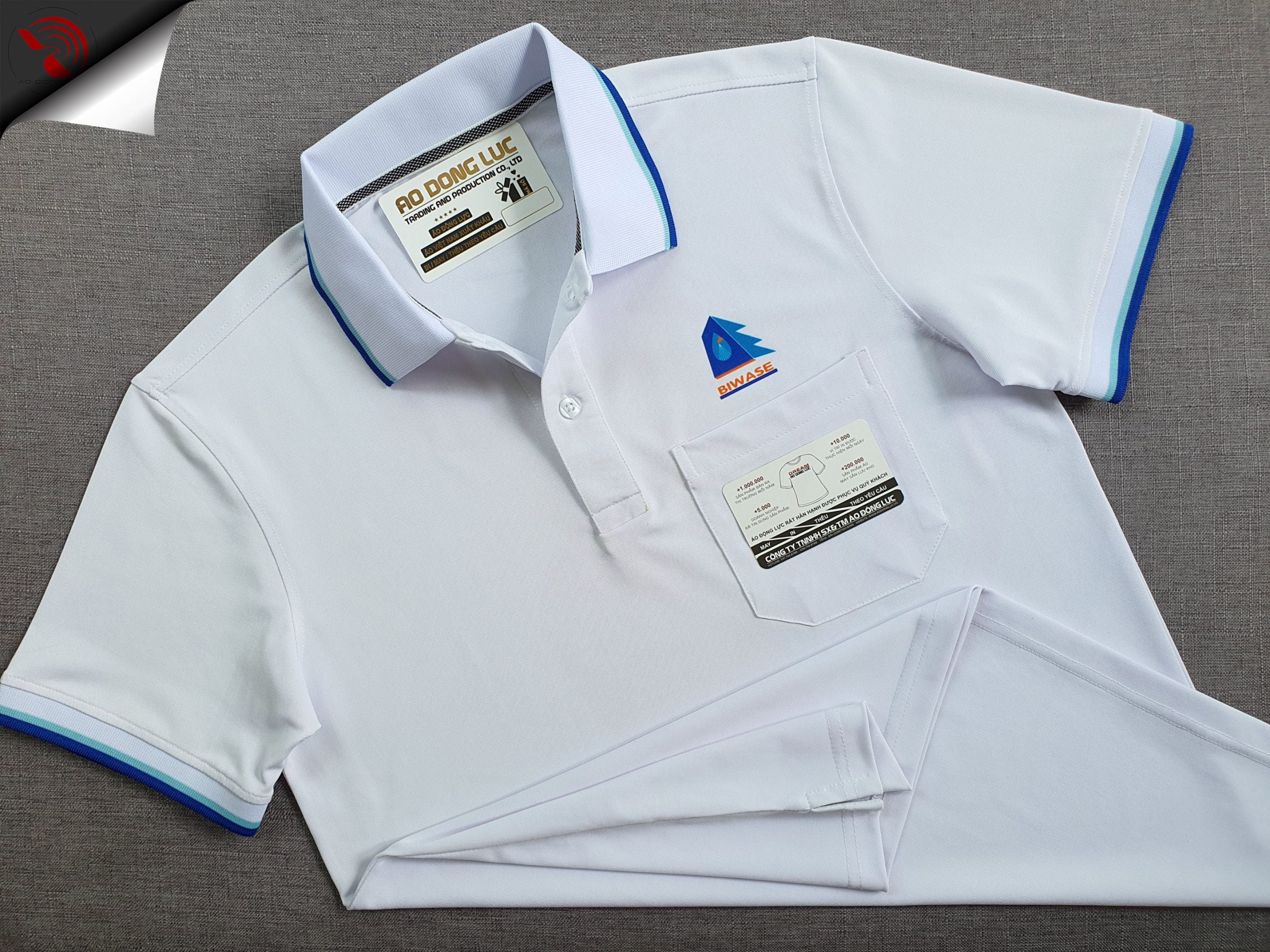 Đồng phục áo thun polo màu trắng dệt bo sọc in chuyển nhiệt logo
