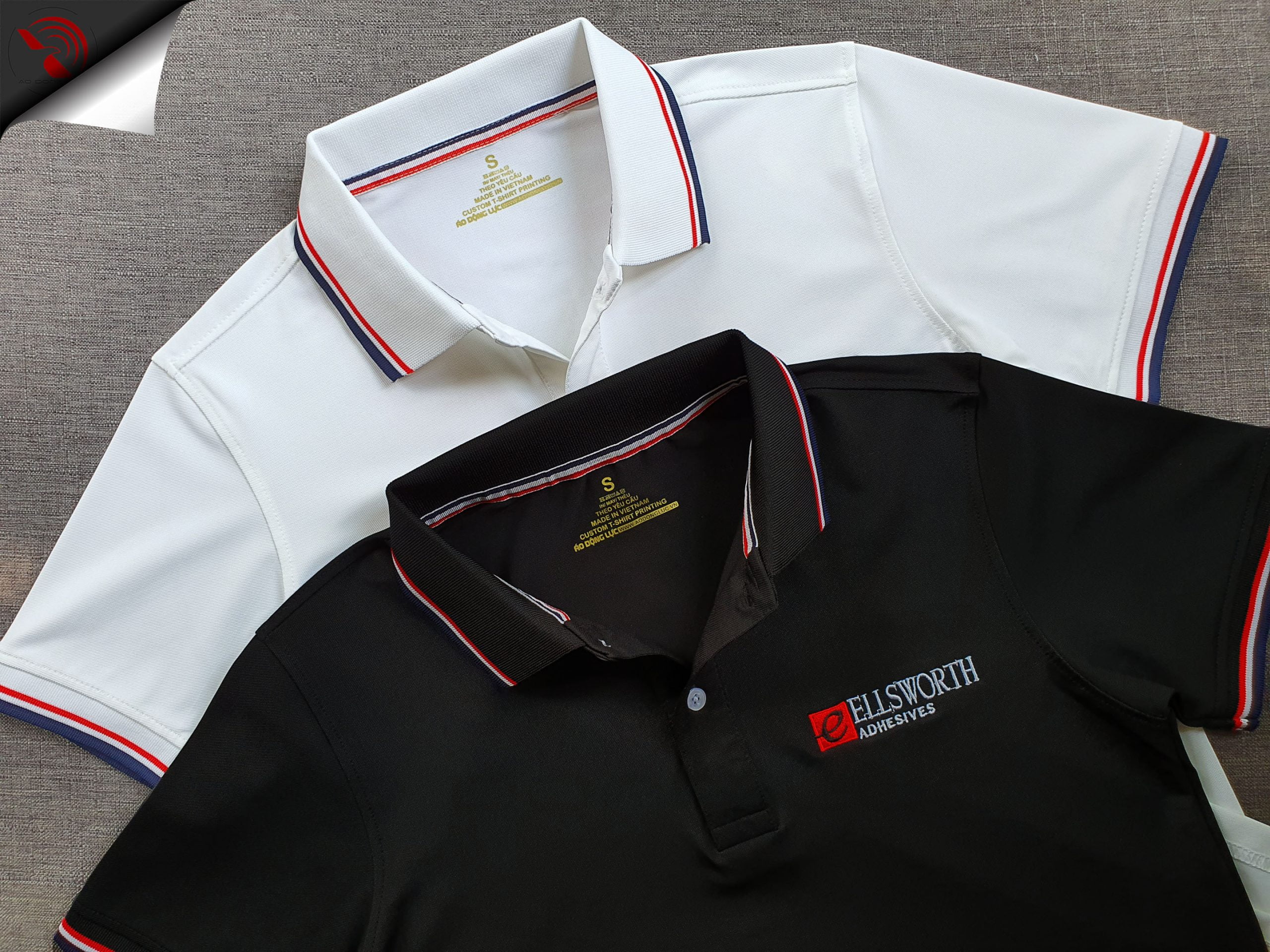 Đồng phục áo thun polo bo sọc màu trắng thêu logo