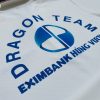 Hình in chuyển nhiệt trên áo thun đồng phục polo màu trắng
