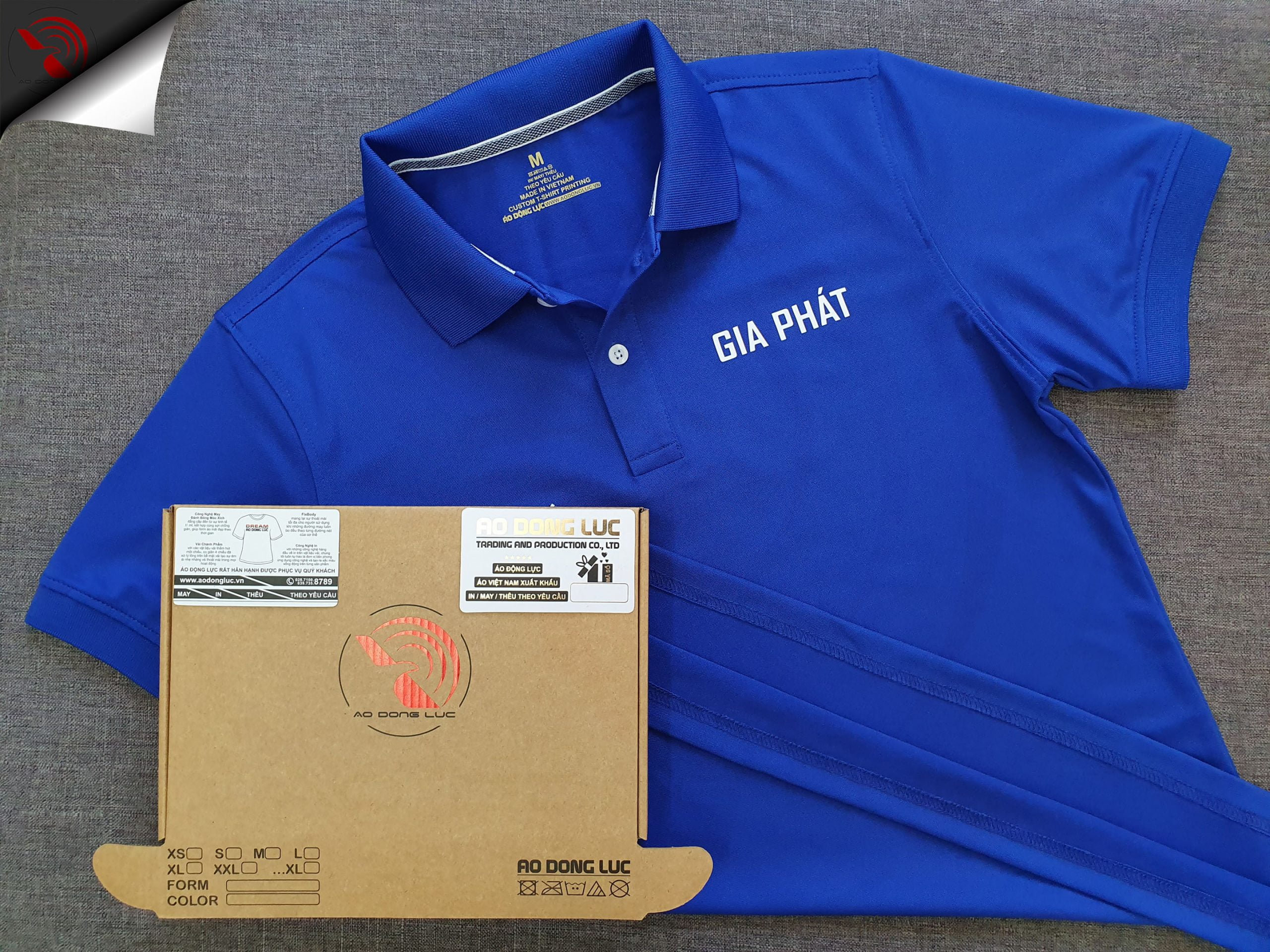 Đồng phục áo thun polo bo trơn xanh bích in decal logo