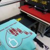 Hình in chuyển nhiệt kết hợp decal trên áo đồng phục polo xanh ngọc