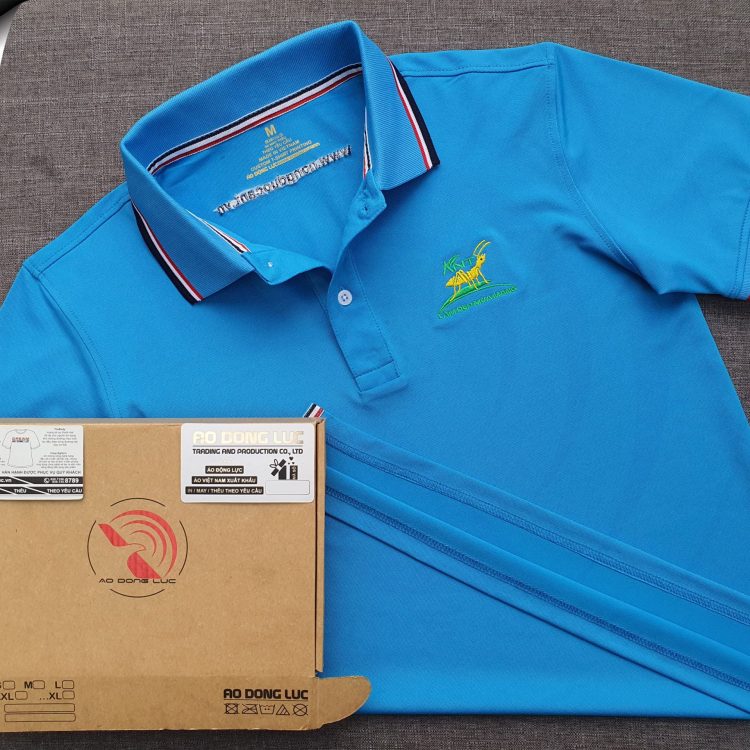 Đồng phục áo thun polo bo sọc màu xanh ya thêu logo