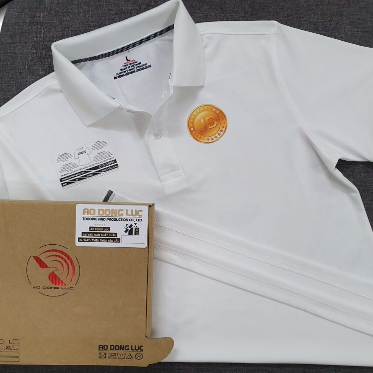 Đồng phục áo thun polo bo trơn màu trắng in chuyển nhiệt logo