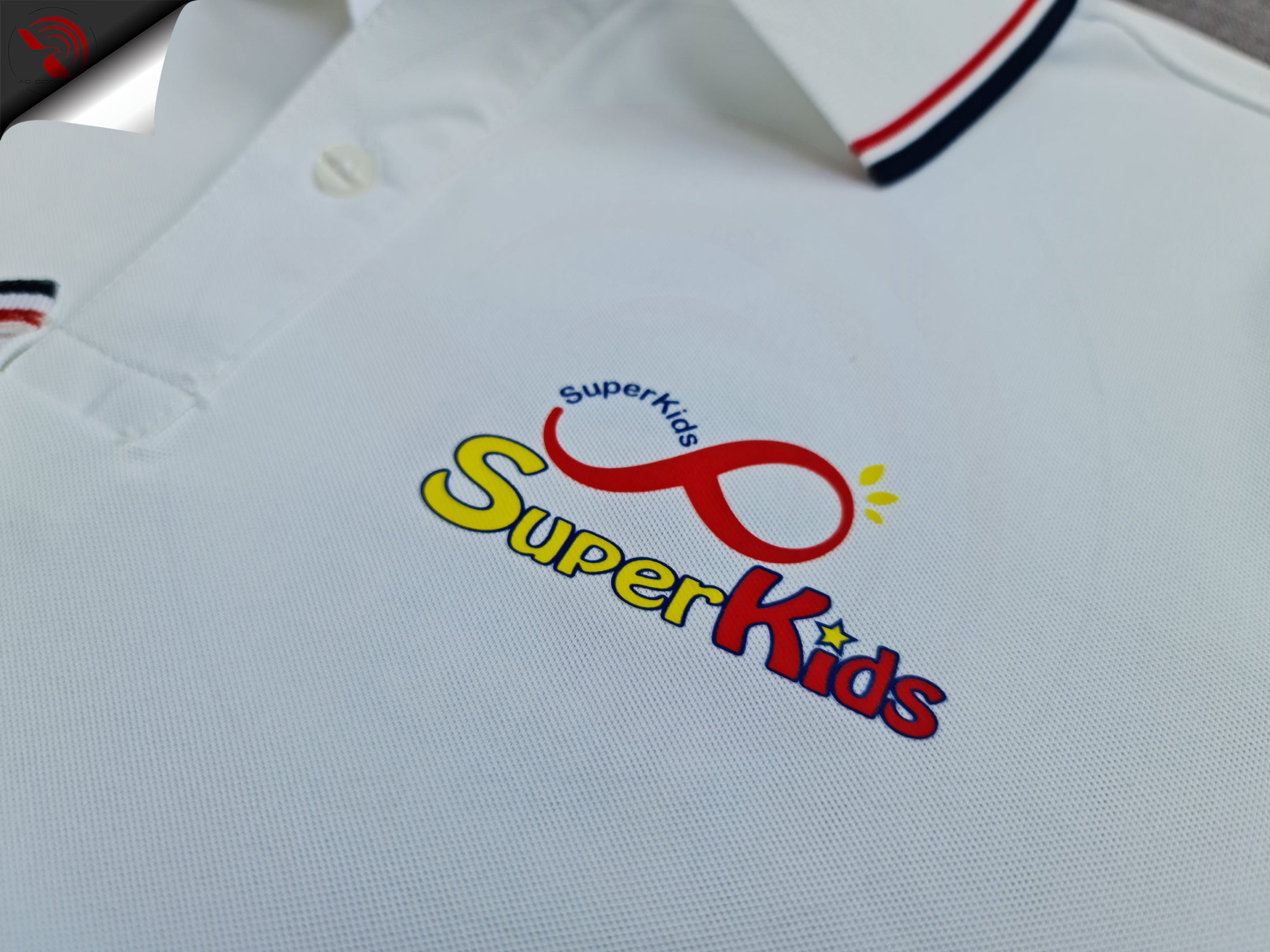 Hình in kỹ thuật số áo đồng phục polo theo yêu cầu