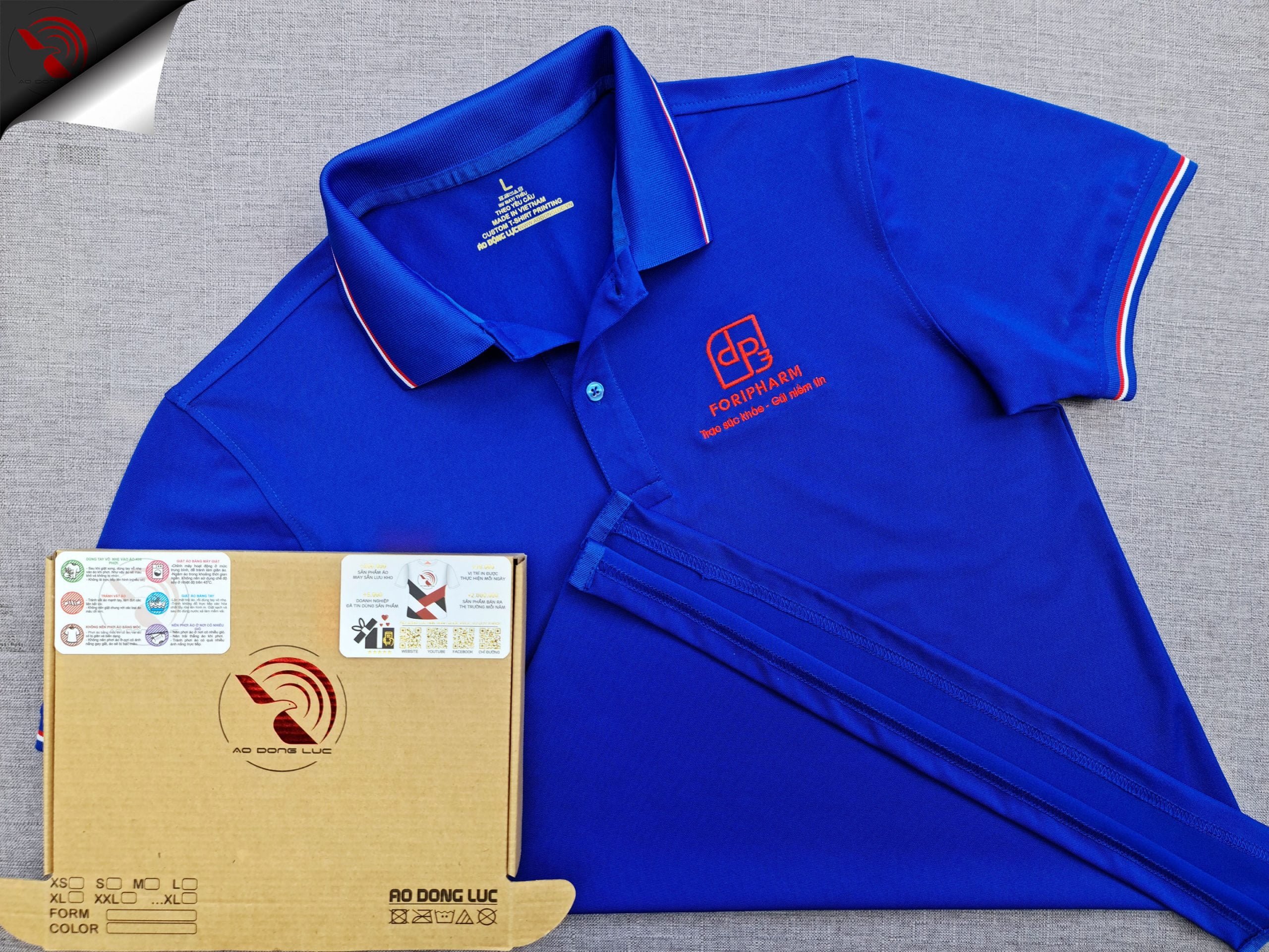 Đồng phục áo thun polo xanh bích dệt bo sọc theo yêu cầu thêu logo ngực