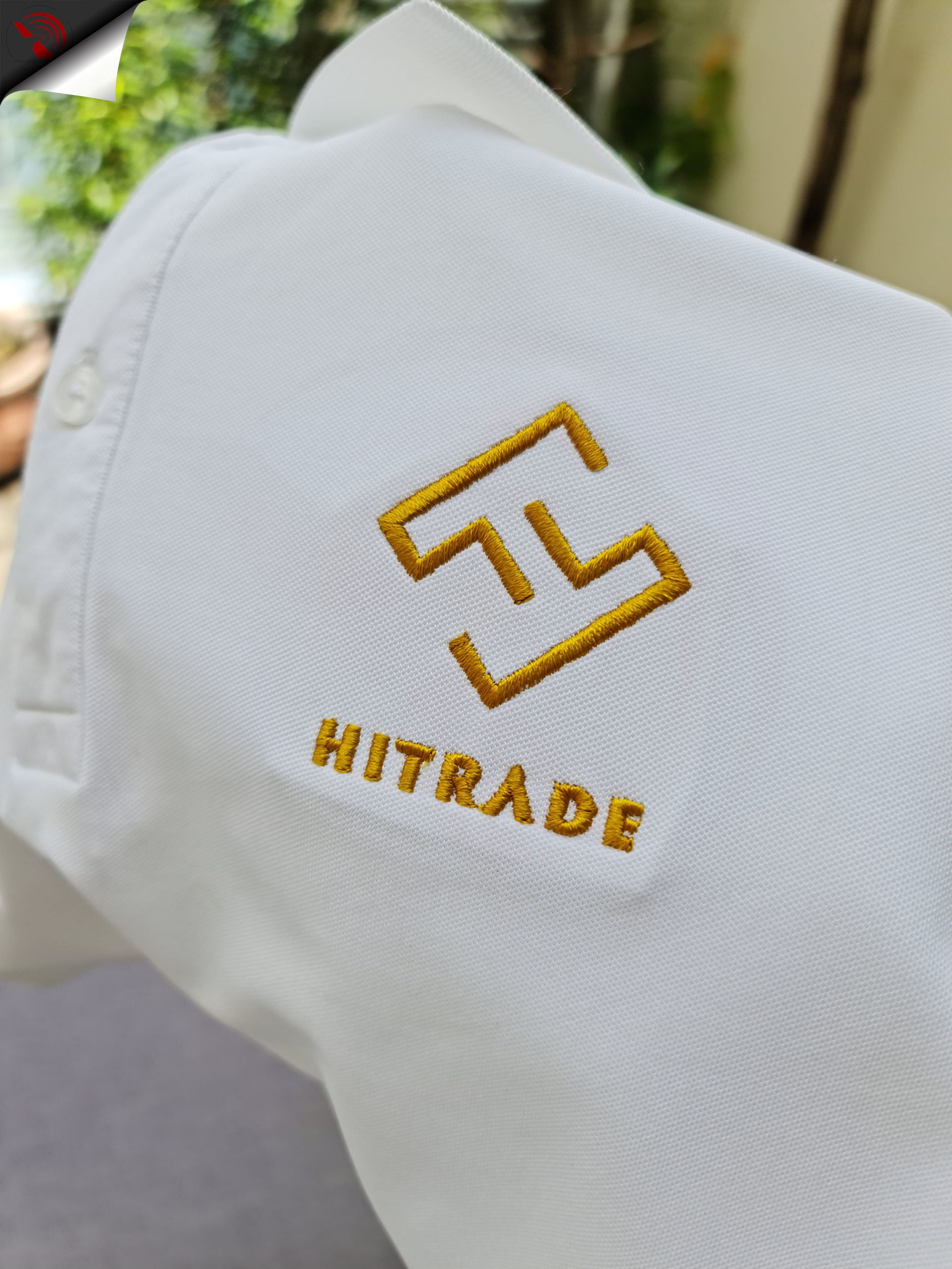 Hình thêu vi tính logo lên áo thun đồng phục polo màu trắng