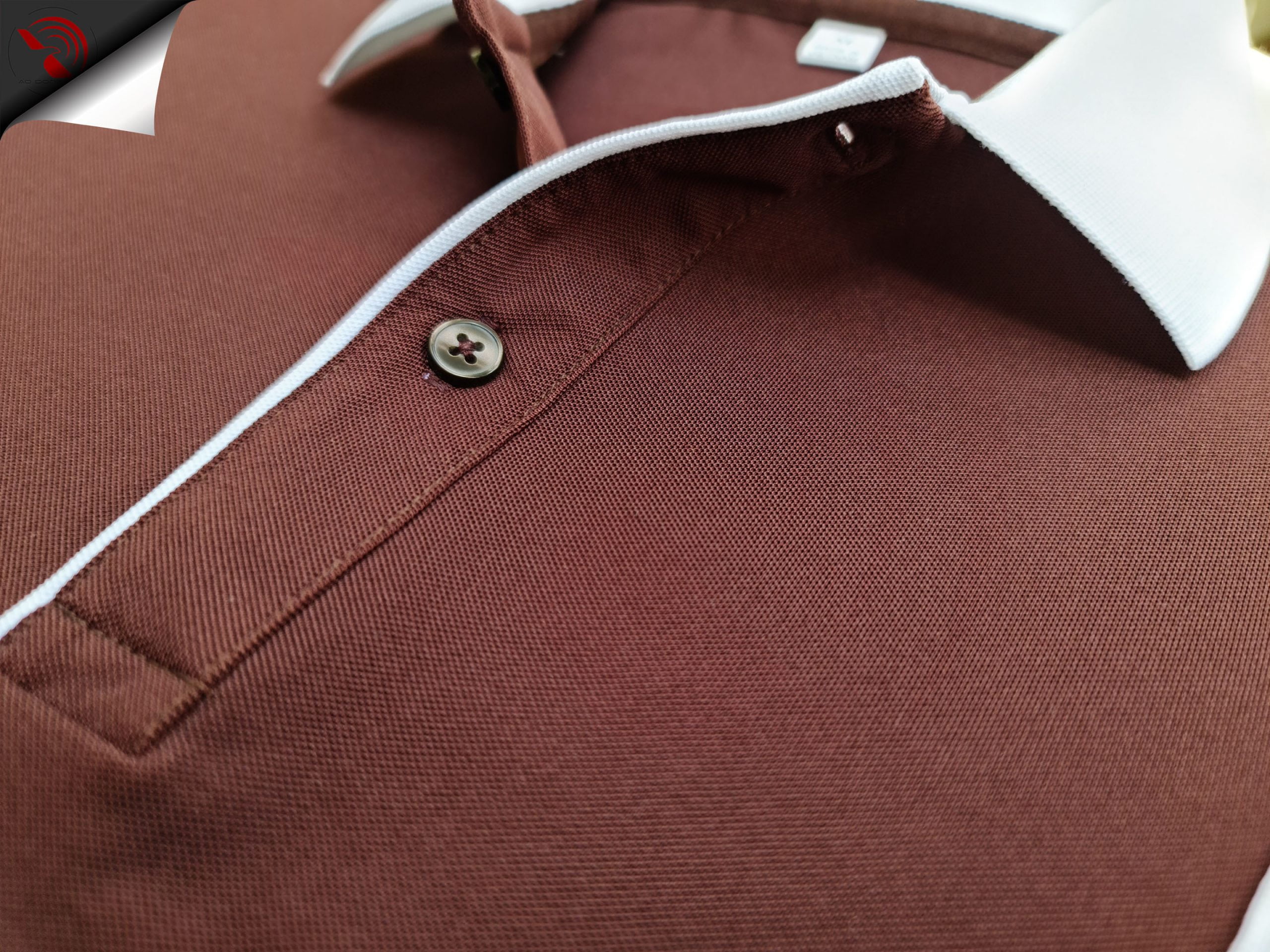 Chi tiết áo thun đồng phục polo màu nâu phối trắng