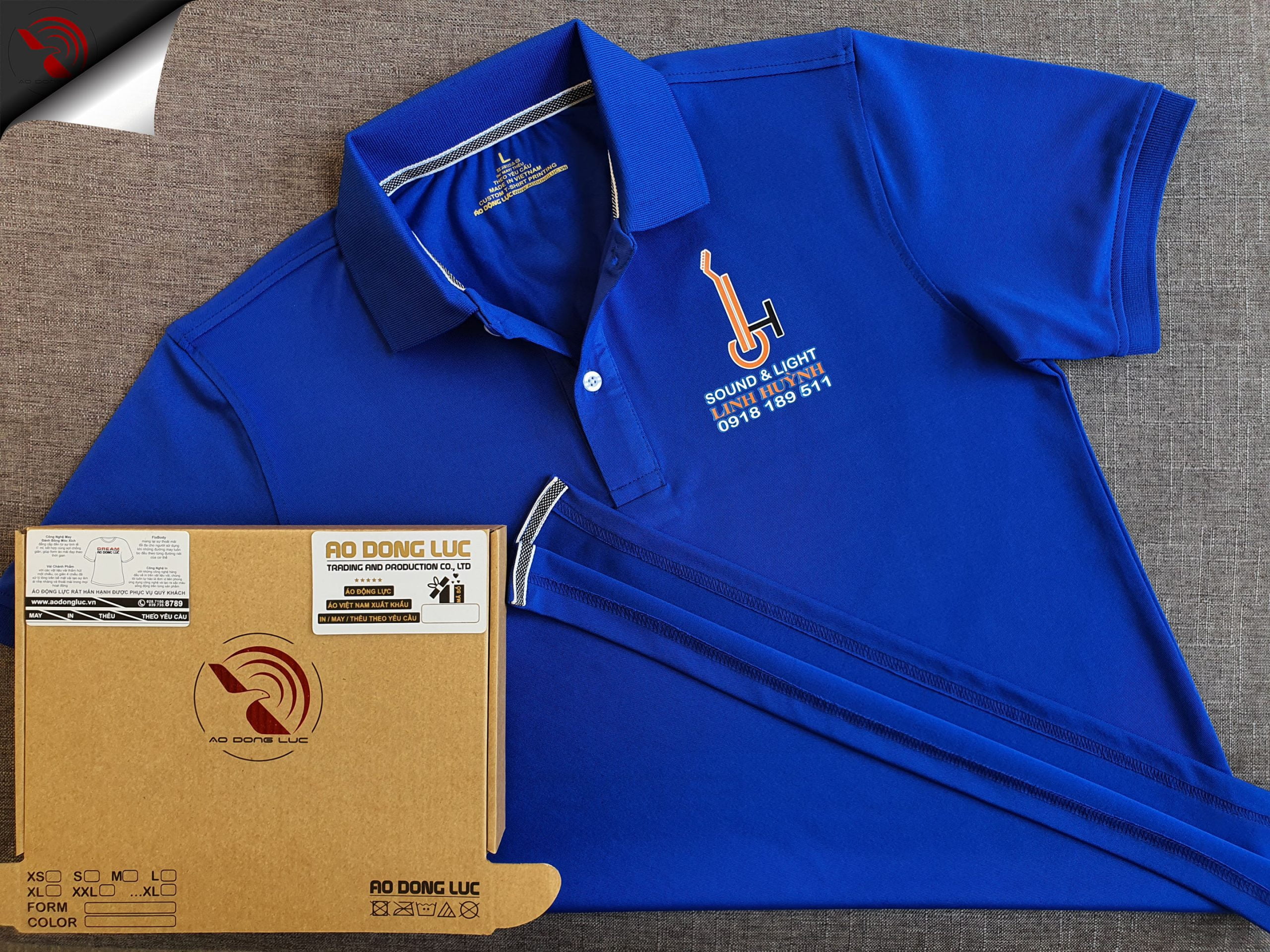 Đồng phục áo thun polo bo trơn xanh bích in decal logo