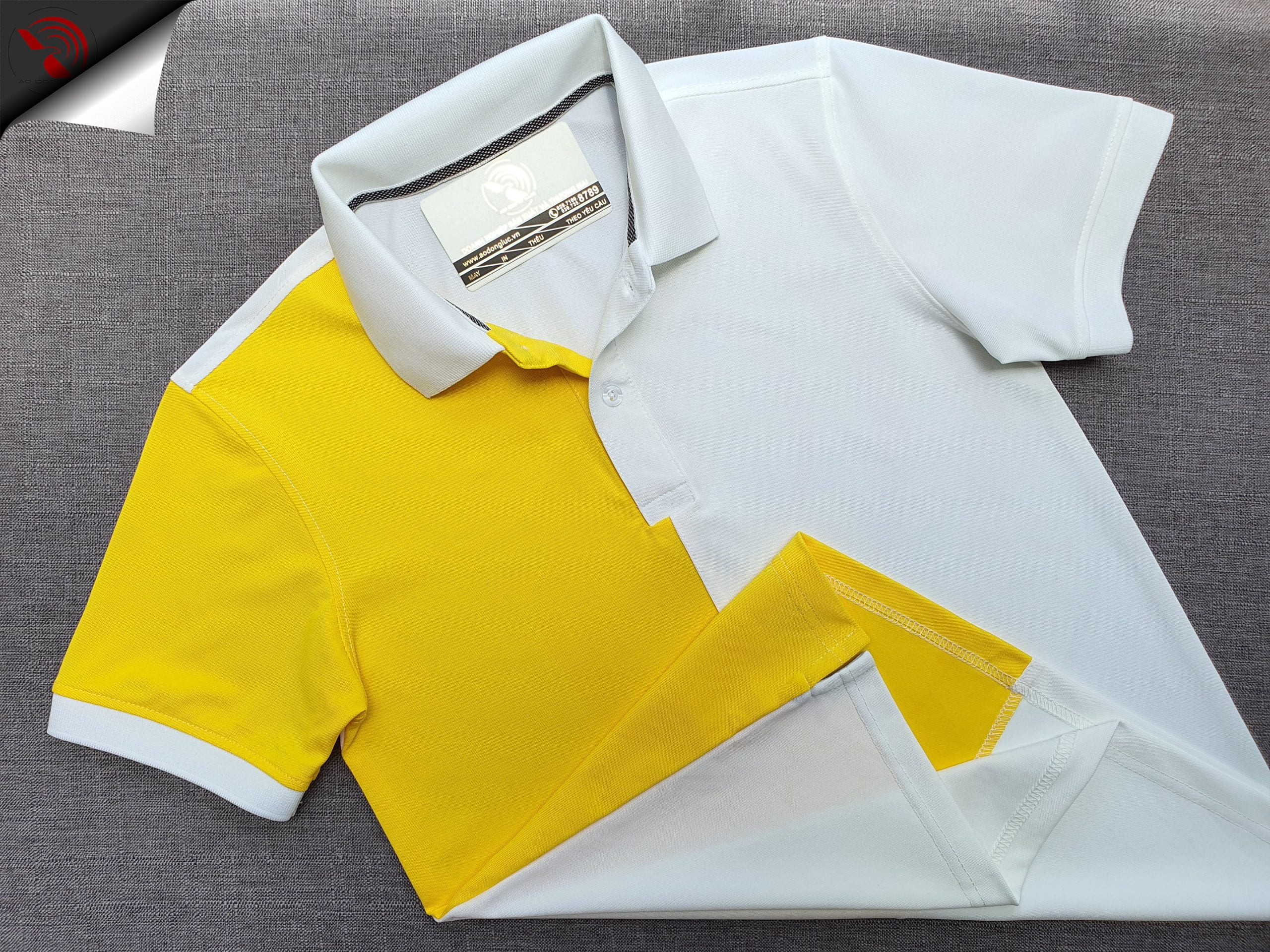 Đồng phục áo thun polo may phối thân vải trắng vàng